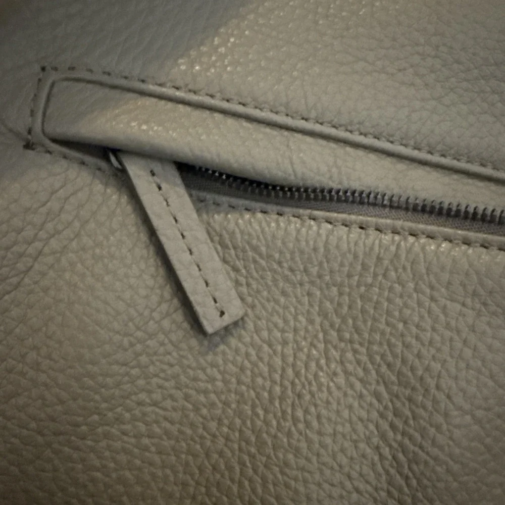 Discord Yohji Yamamoto | Leather Logo Backpack Beige KLDR-0